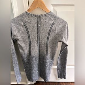 Long sleeve size 6 Lululemon top